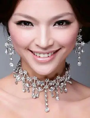 Luxury Silver-Tone Crystal Floral Bridal Necklace and Earrings Set