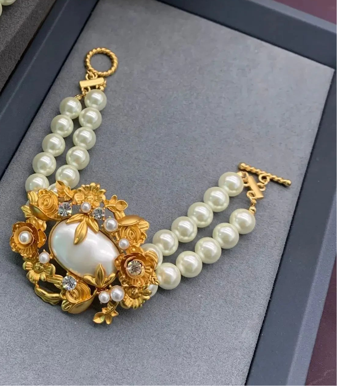 Luxury Pearl Crystal Bracelet – Elegant Statement Jewelry
