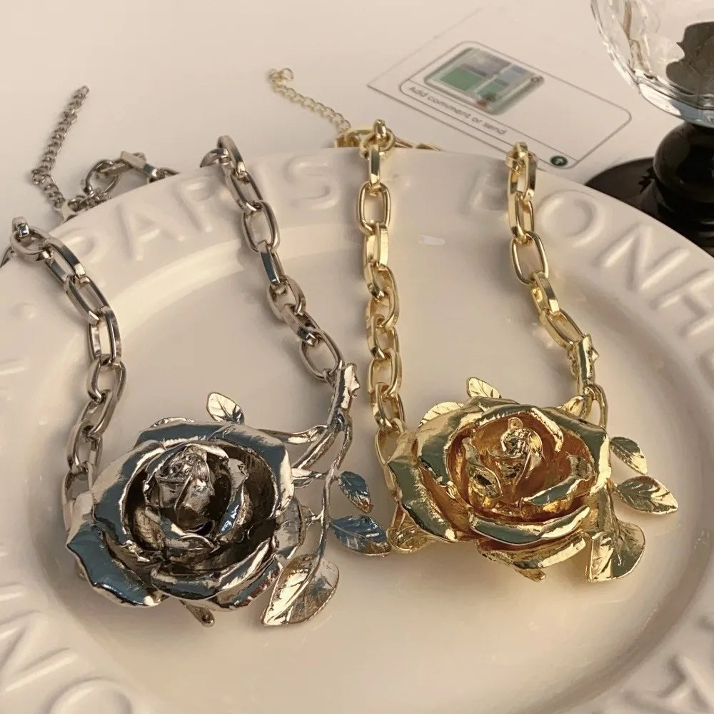 Luxury Rose Chain Necklace – Elegant Gold-Tone Statement Jewelry