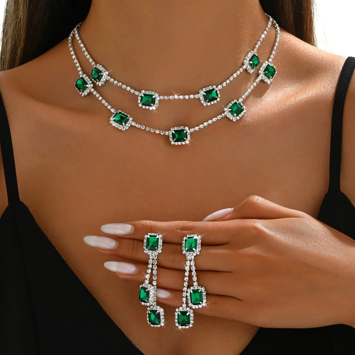 Luxury 2-Piece Jewelry Set – Necklace & Earrings (Crystal Elegance)