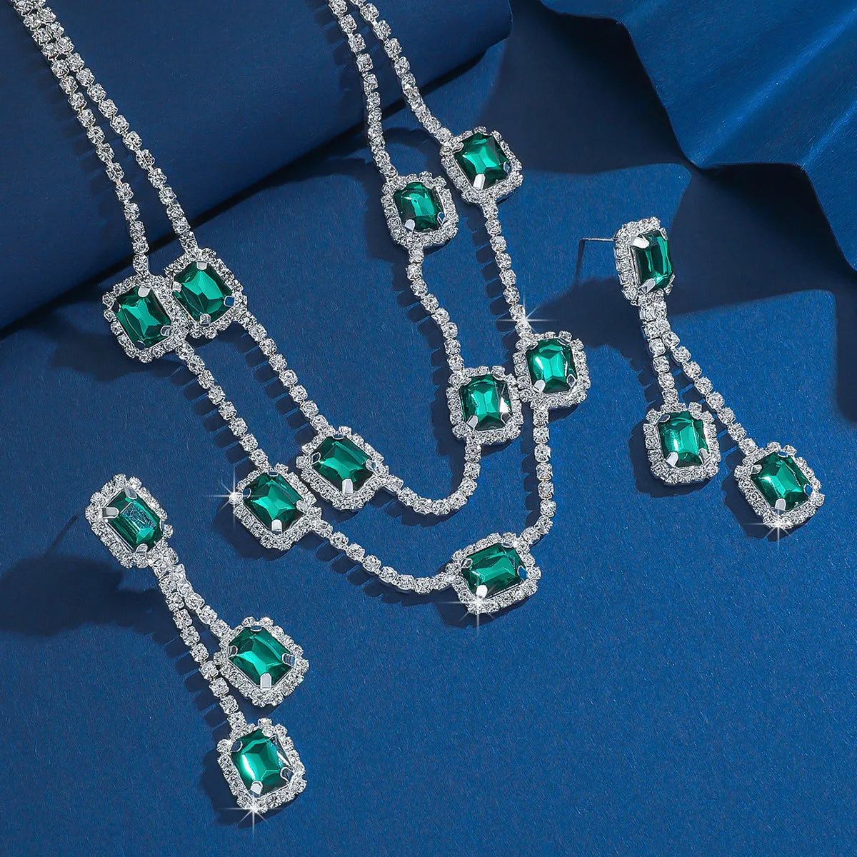Luxury 2-Piece Jewelry Set – Necklace & Earrings (Crystal Elegance)