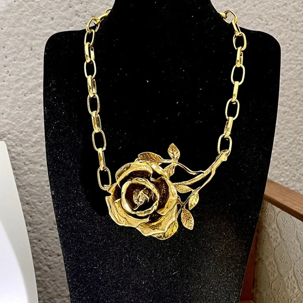 Luxury Rose Chain Necklace – Elegant Gold-Tone Statement Jewelry