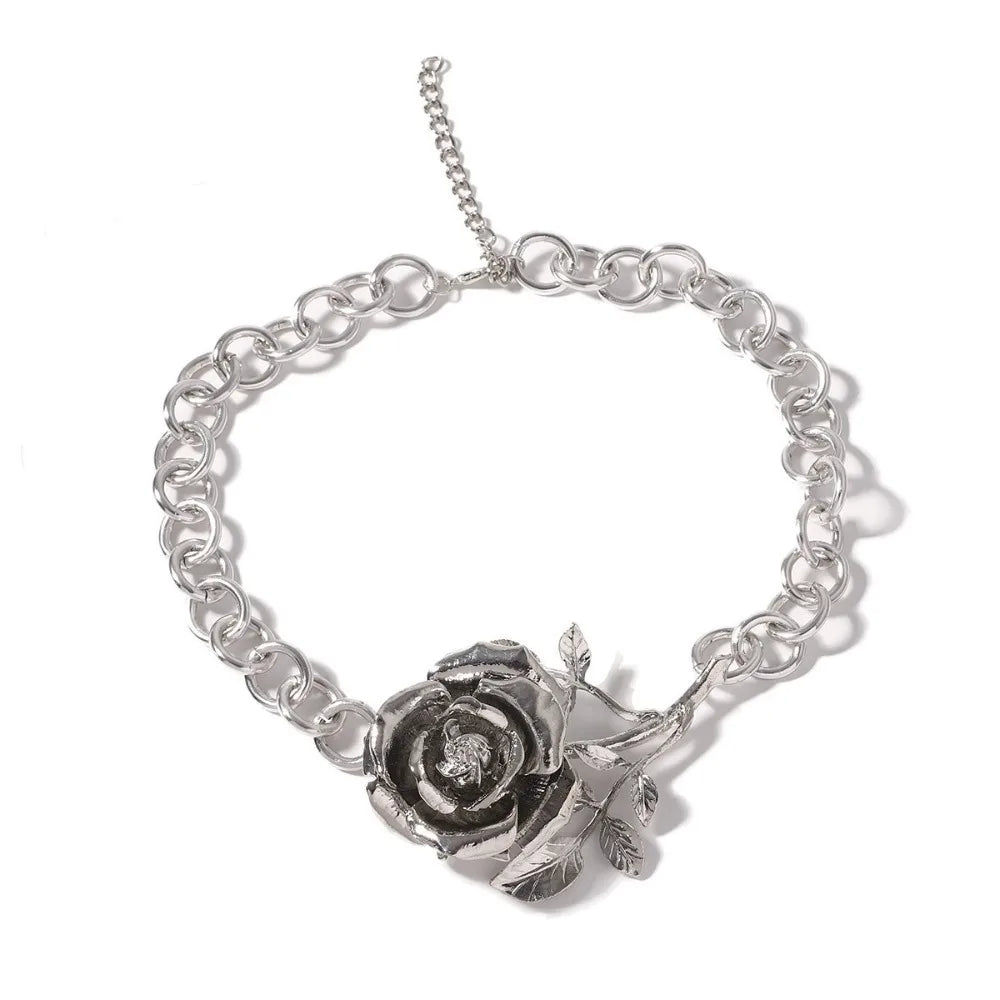 Luxury Rose Chain Necklace – Elegant Gold-Tone Statement Jewelry