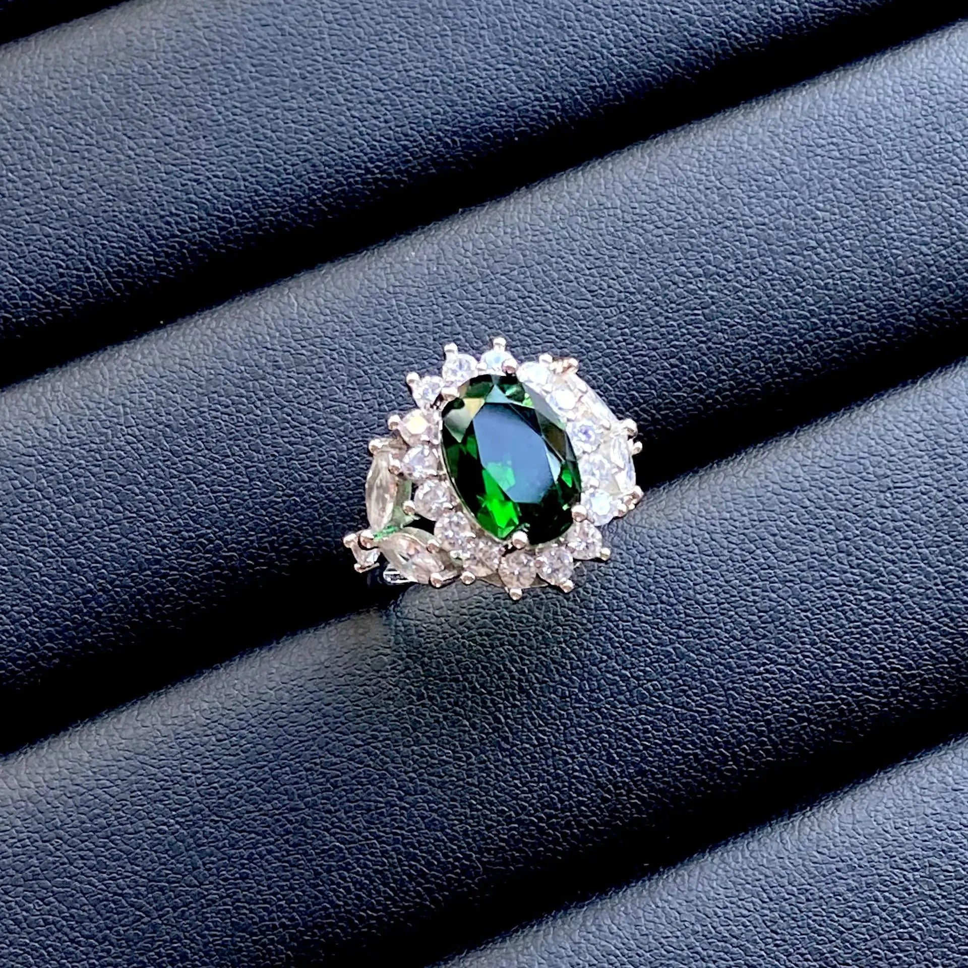 Luxury Emerald Green Crystal Bridal Jewelry Set – Necklace & Earrings & Ring  – Silver