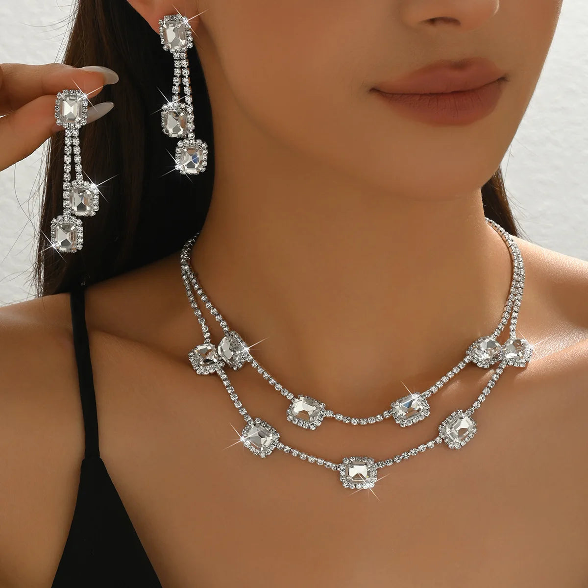 Luxury 2-Piece Jewelry Set – Necklace & Earrings (Crystal Elegance)