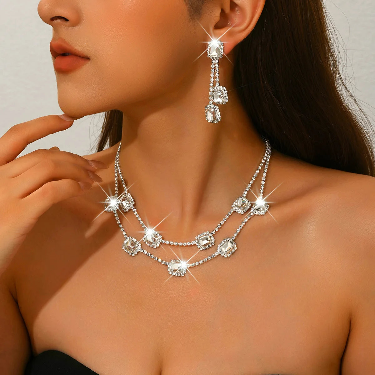 Luxury 2-Piece Jewelry Set – Necklace & Earrings (Crystal Elegance)