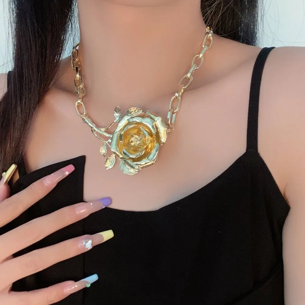 Luxury Rose Chain Necklace – Elegant Gold-Tone Statement Jewelry